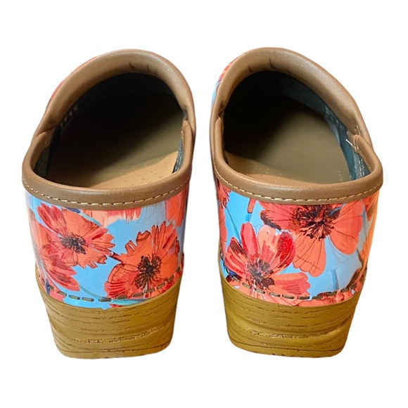 FINAL PRICE-Dansko New Women's Professional Clogs Poppies
Patent Leather - Picture 7 of 12